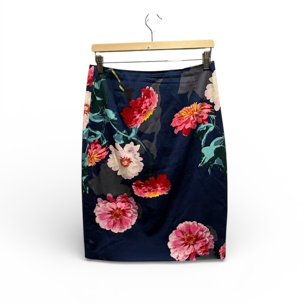 🌺 3/$20 Banana Republic Floral Navy Skirt